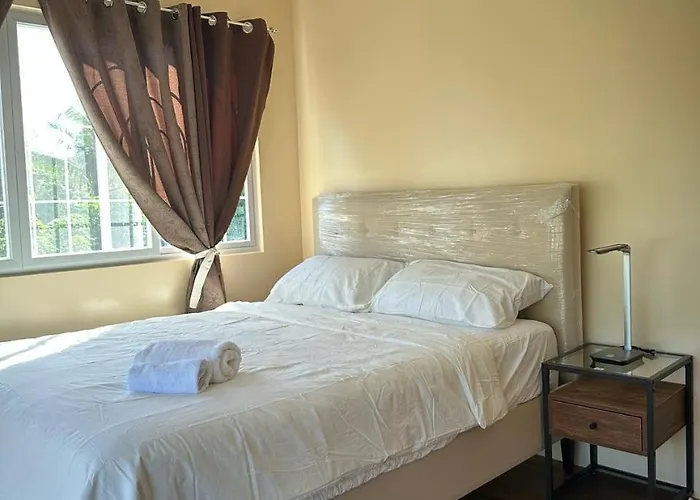 Jennys White Haven Homestay San Francisco (Cebu)